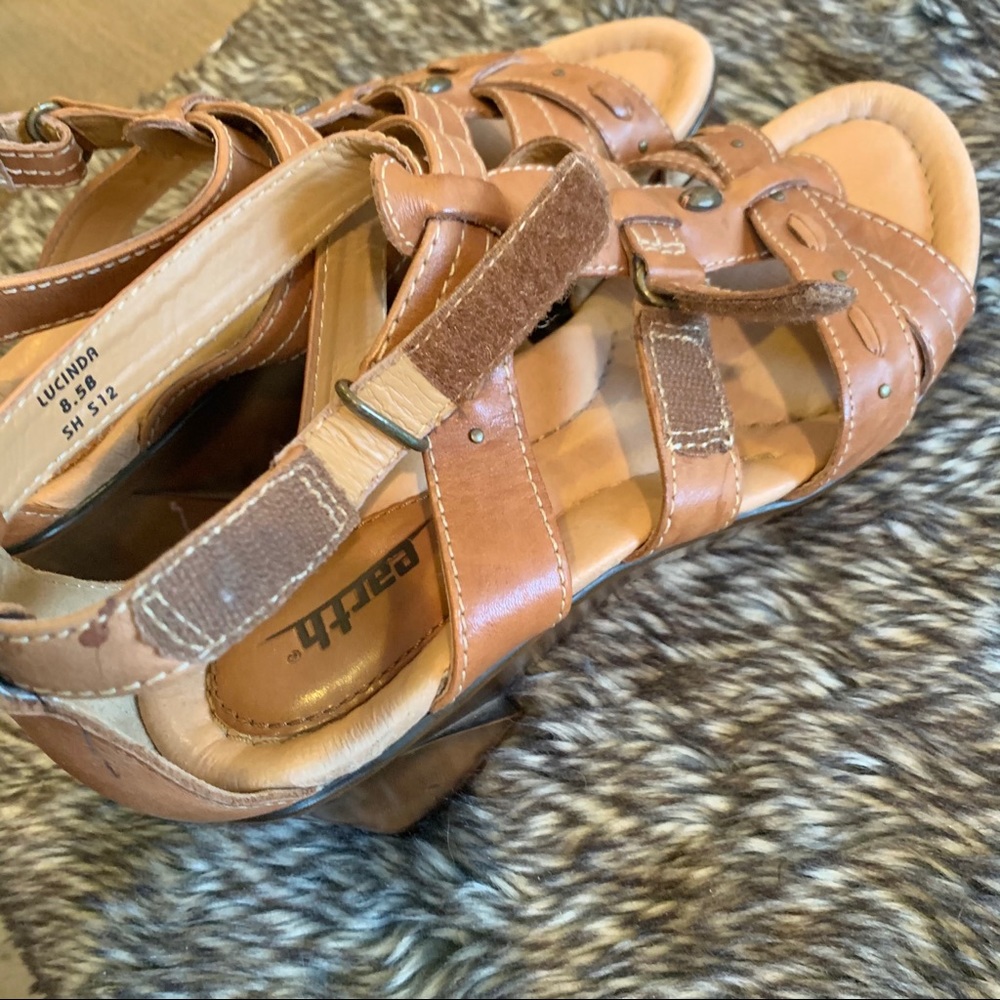 EARTH Lucinda Wedge Sandals - Picture 8 of 13